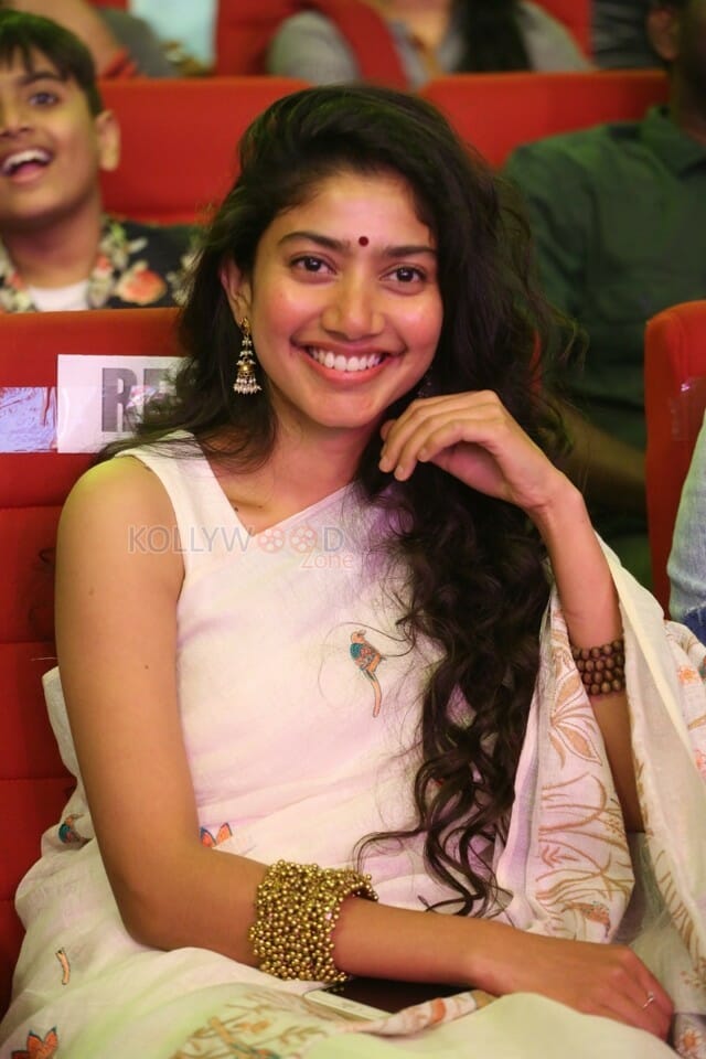 Maari Heroine Sai Pallavi Pictures