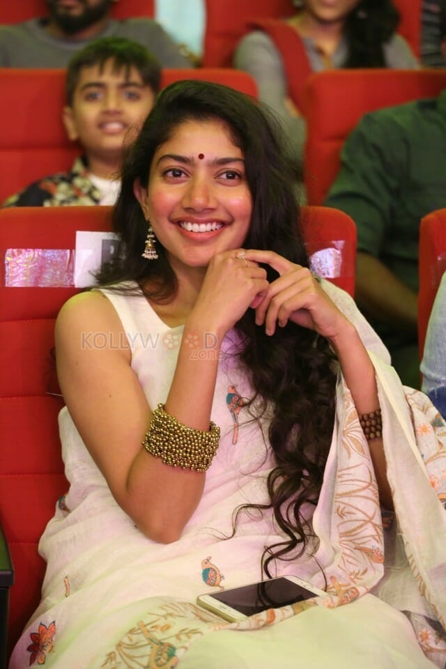 Maari Heroine Sai Pallavi Pictures