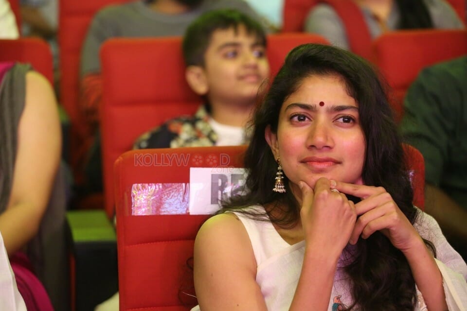 Maari Heroine Sai Pallavi Pictures