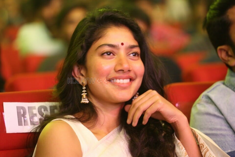 Maari Heroine Sai Pallavi Pictures