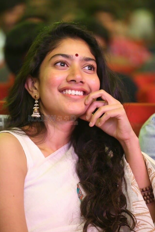 Maari Heroine Sai Pallavi Pictures