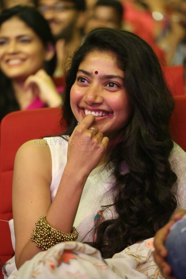 Maari Heroine Sai Pallavi Pictures