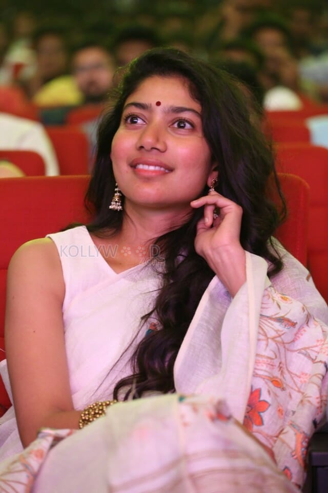 Maari Heroine Sai Pallavi Pictures