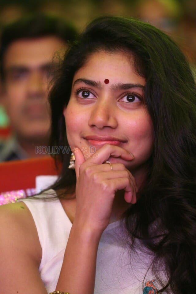 Maari Heroine Sai Pallavi Pictures