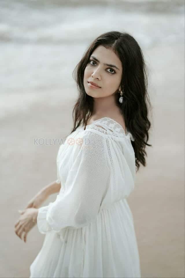 Malayalam Actress Malavika Mohanan Sexy Pictures 05