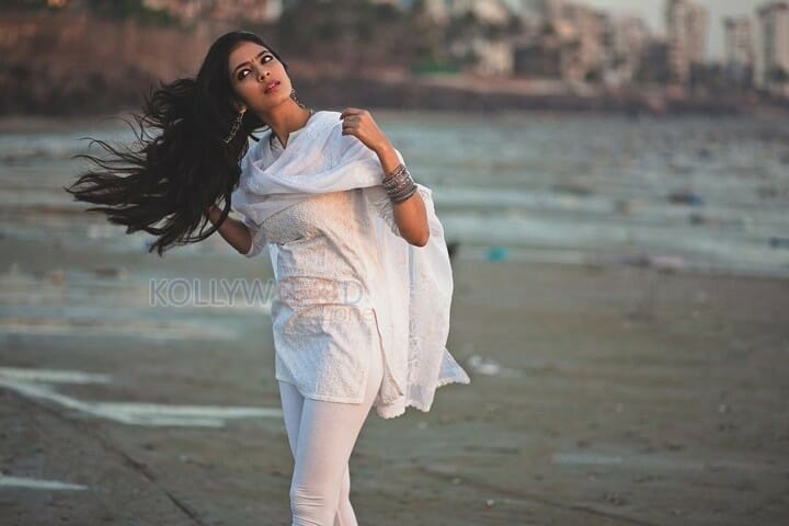 Mallu Actress Malavika Mohanan Photos
