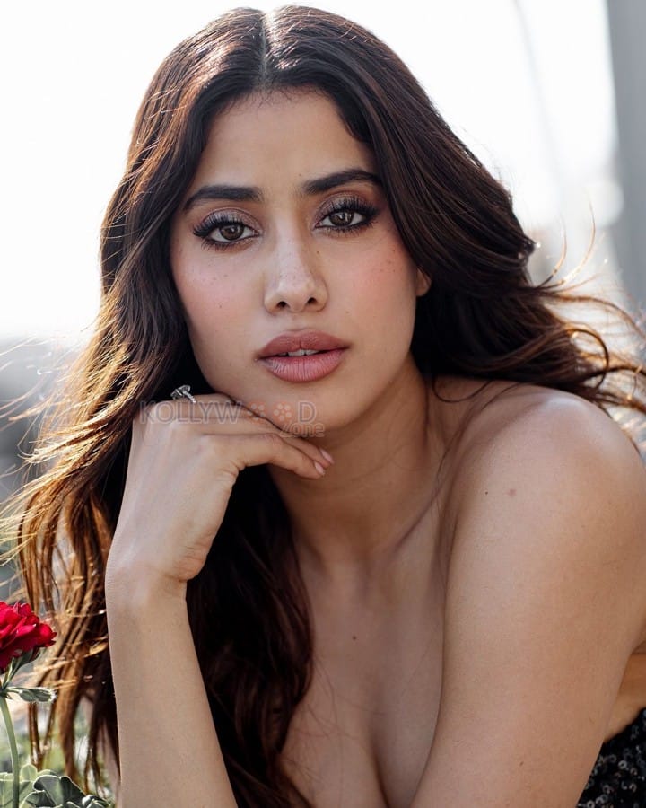 Mermaid Beauty Janhvi Kapoor in a Shimmery Two Piece Multi Color Dress with a Strapless Bralette and a Body Hugging Trail Skirt Pictures 05