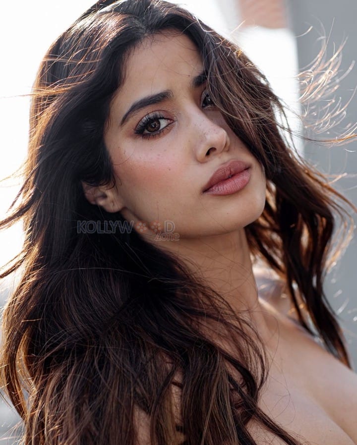 Mermaid Beauty Janhvi Kapoor in a Shimmery Two Piece Multi Color Dress with a Strapless Bralette and a Body Hugging Trail Skirt Pictures 09