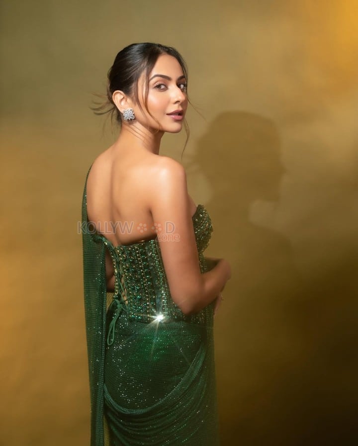 Mesmerizing Rakul Preet Singh in an Emerald Green Saree with a Corset Style Blouse Photos 01