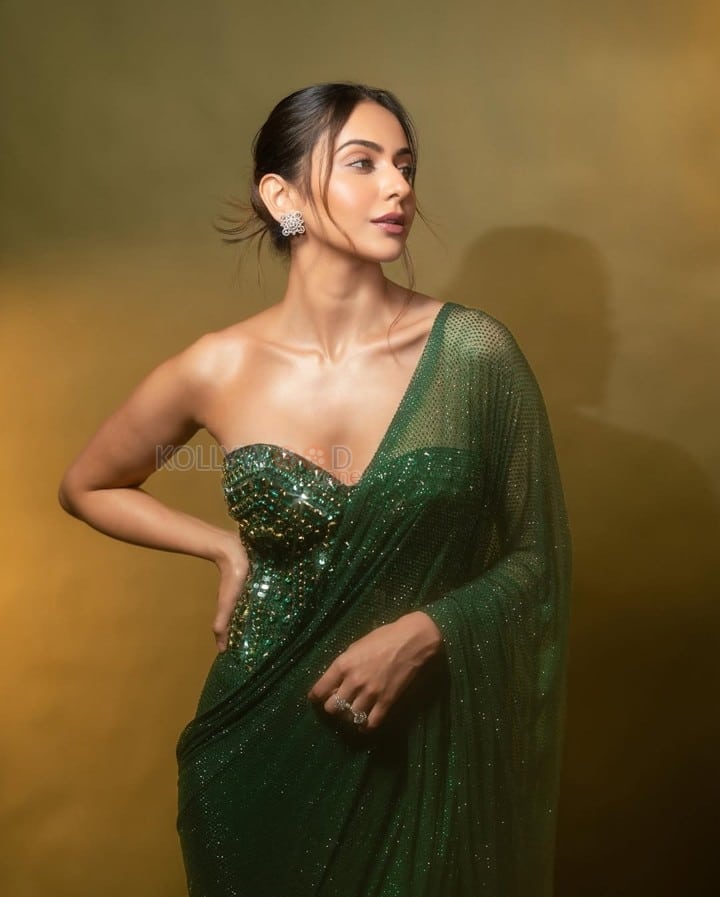Mesmerizing Rakul Preet Singh in an Emerald Green Saree with a Corset Style Blouse Photos 03