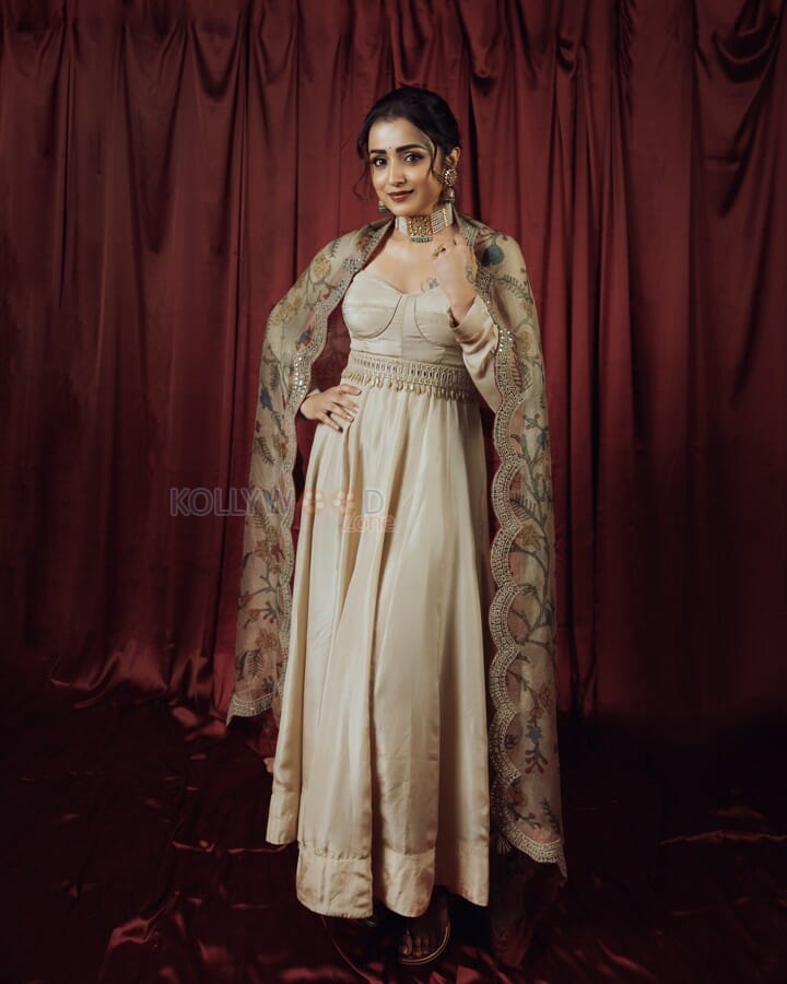 Mesmerizing Trisha Krishnan Photoshoot Stills 02