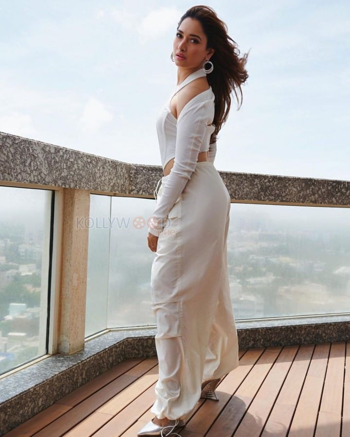 Milky Beauty Tamanna Bhatia in a White Corset Top and Pant Photos 04
