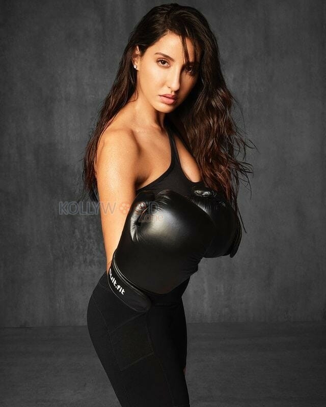 Model Nora Fatehi Sexy Workout Pictures 07