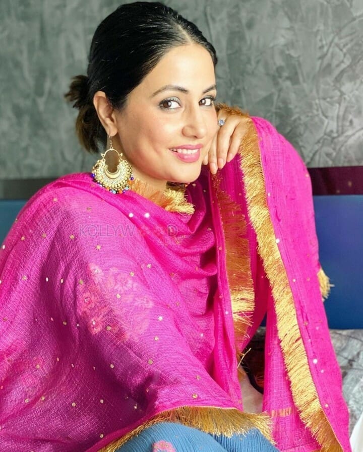 Naagin Actress Hina Khan Photos