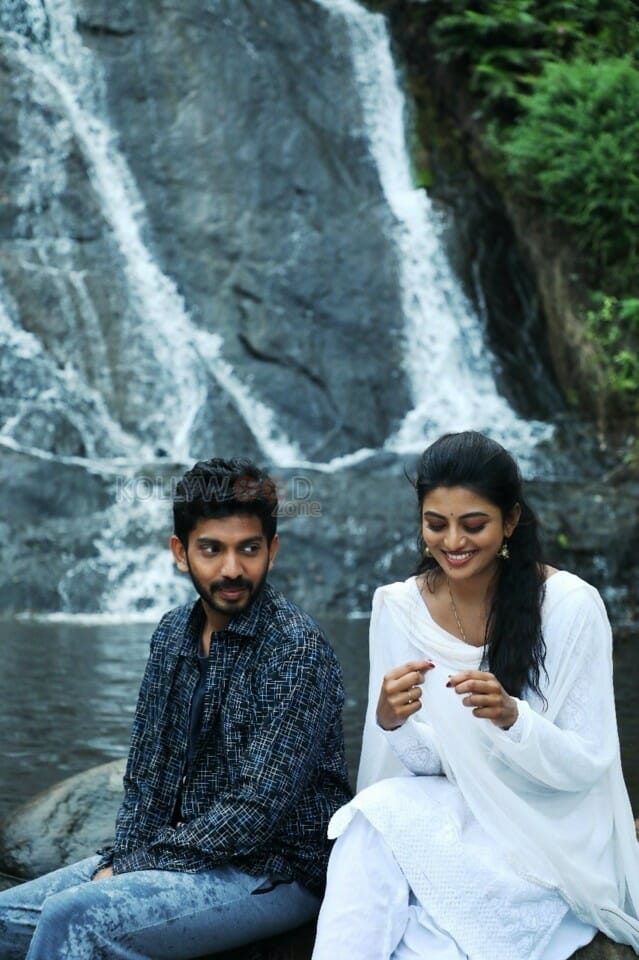 Nadhi Movie Pictures