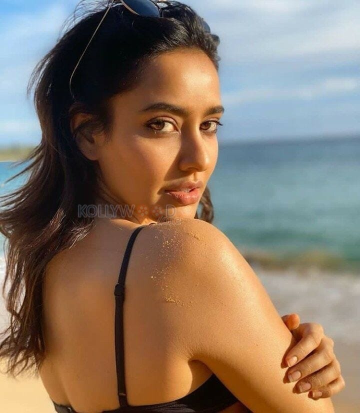 Neha Sharma Hot Bikini Cleavage Photos