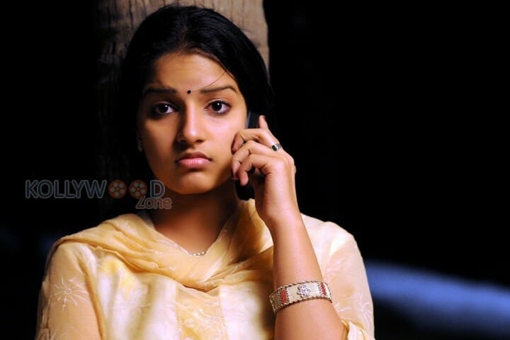 Nijama Nizhala Heroine Malavika Menon Photos