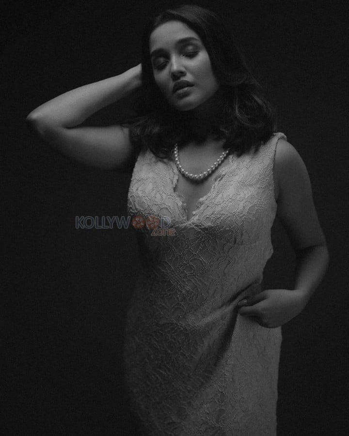 Nilavuku En Mel Ennadi Kobam Actress Anikha Surendran Photos 01