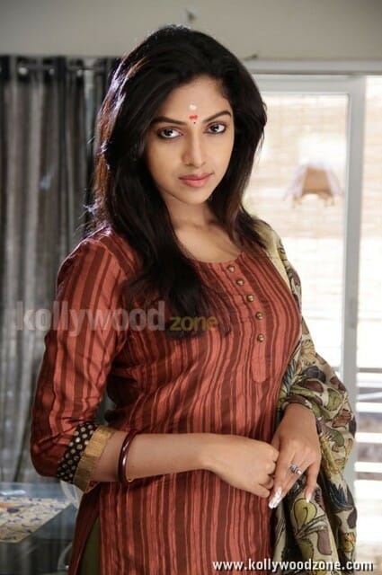 Nimirnthu Nil Amala Paul Stills