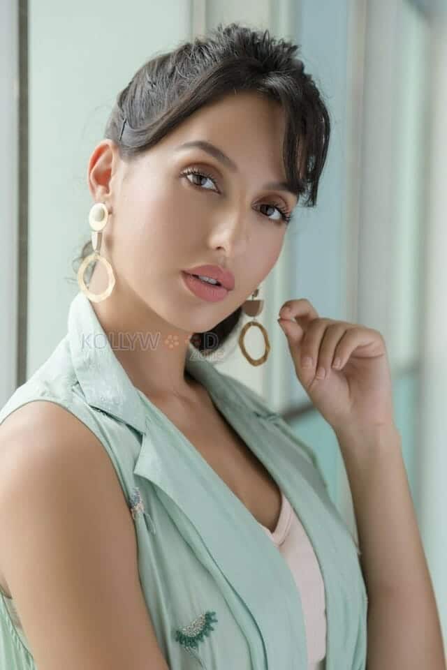 Nora Fatehi Cute Pic 01