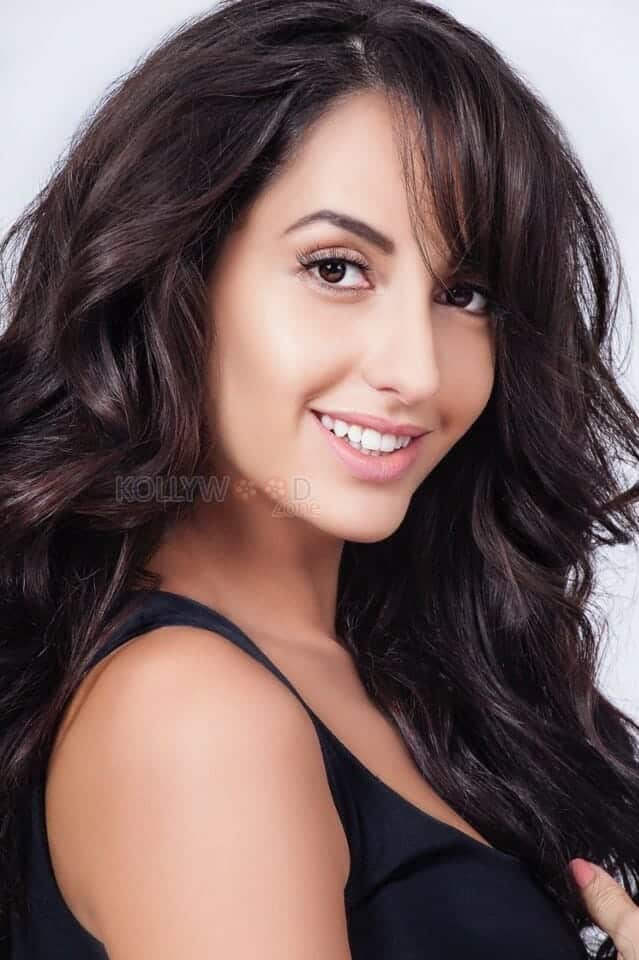 Nora Fatehi Cute Smiling Pic 01