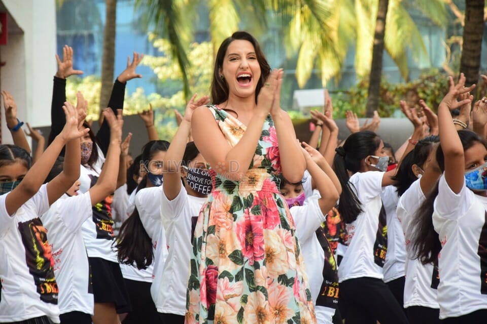 Nora Fatehi celebrates Billion Views for Dilbar Dilbar Song Dance Photos