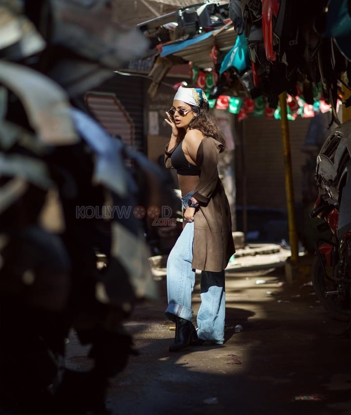 O Manchi Ghost Actress Nandita Swetha in a Black Bralette Crop Top with a Light Blue Jeans and Brown Jacket Pictures 03