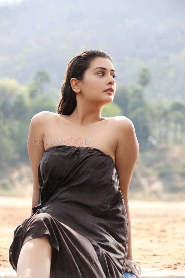 Payal Rajput Black Petticoat Photo after Bath 01