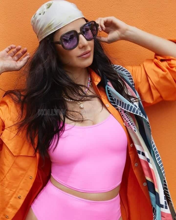 Pink Beauty Katrina Kaif Photos 02