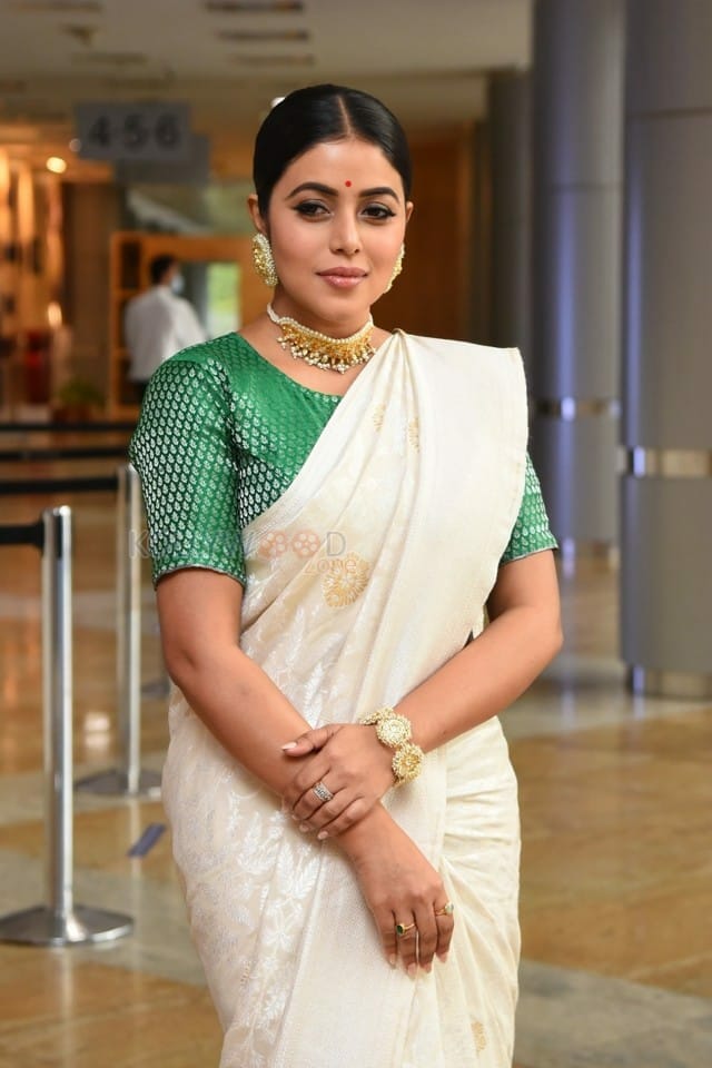 Poorna at Thalaivi Movie Pre Release Event Stills 10