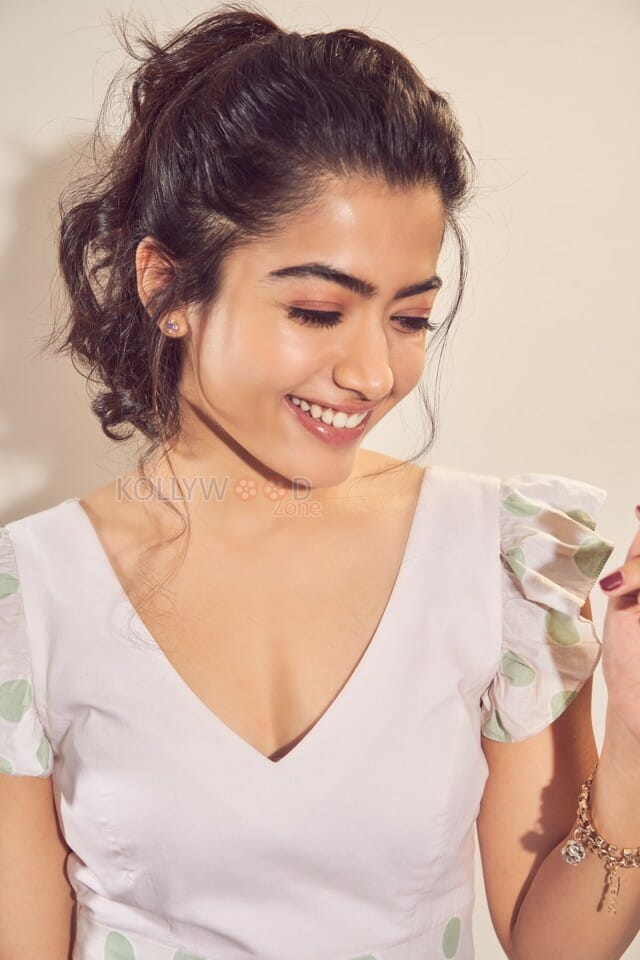 Pretty Actress Rashmika Mandanna Latest Photos