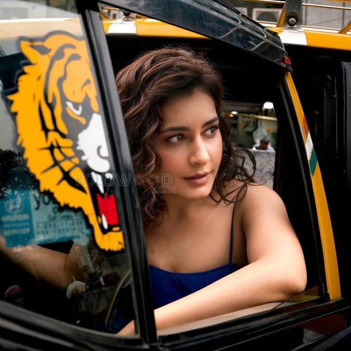 Pretty Raashi Khanna in a Mumbai Taxi wearing a Blue Outfit with Spaghetti Straps Pictures 02
