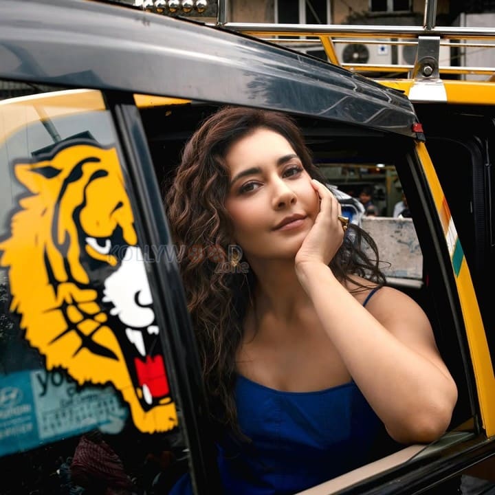 Pretty Raashi Khanna in a Mumbai Taxi wearing a Blue Outfit with Spaghetti Straps Pictures 03