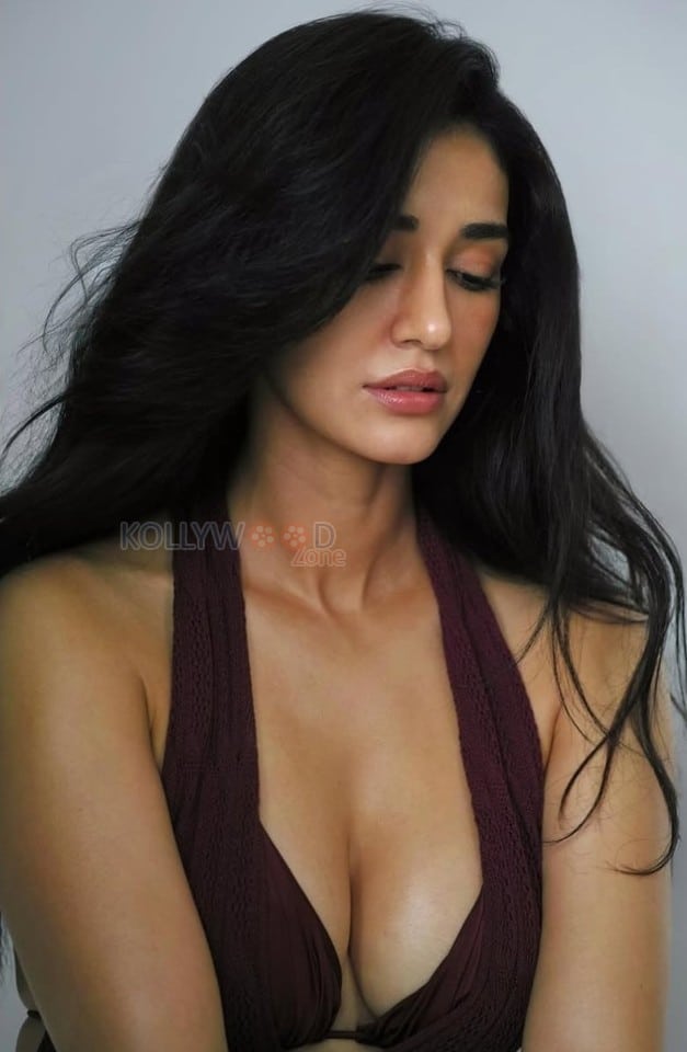 Provocative Disha Patani Cleavage in a Backless Brown Halter Neck Top Photos 01