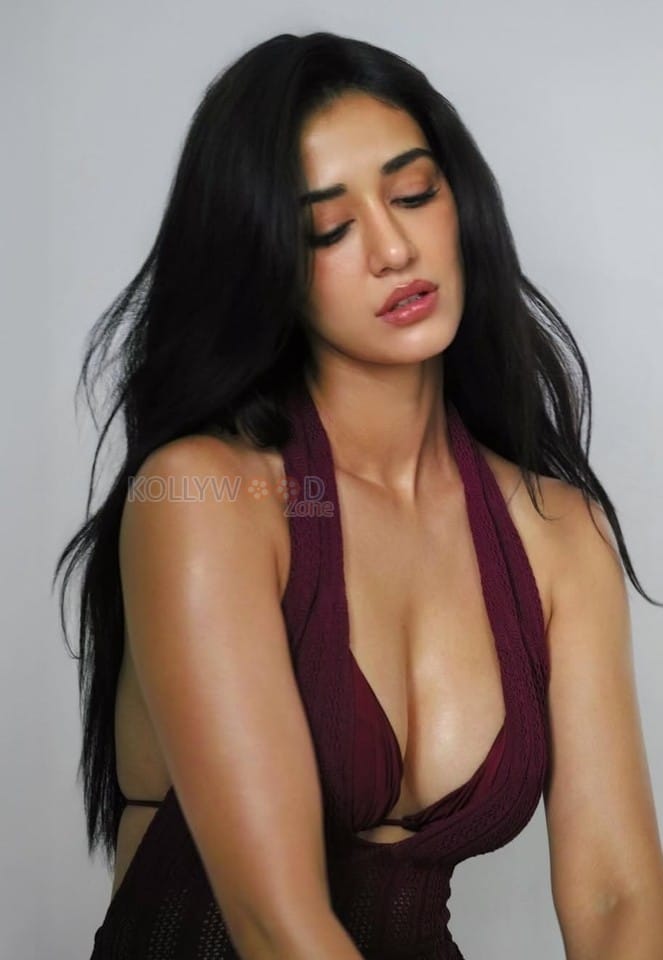 Provocative Disha Patani Cleavage in a Backless Brown Halter Neck Top Photos 02