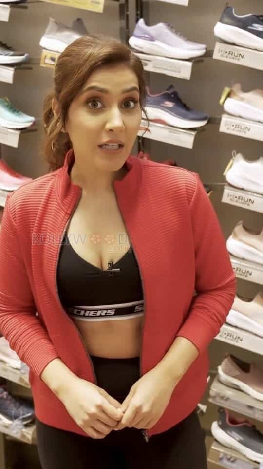 Raashi Khanna Hot Sketchers Event Photos 03