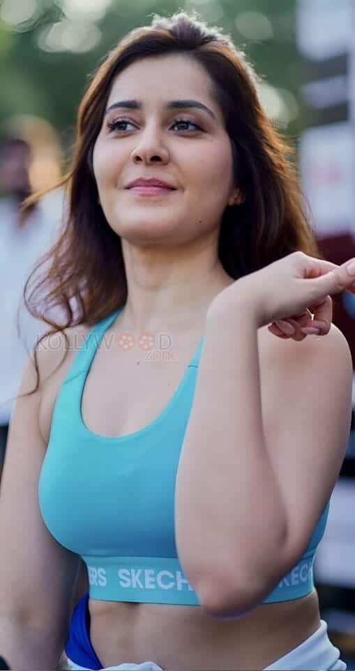 Raashi Khanna Hot Sketchers Event Photos 04