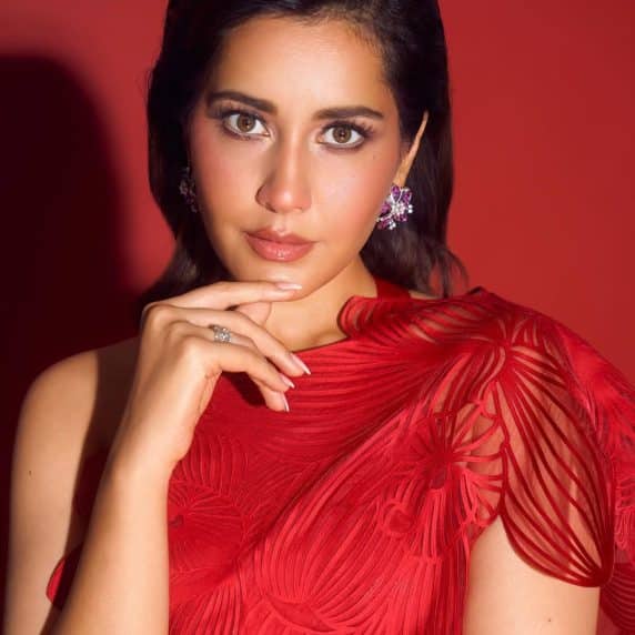 Raashi Khanna (Raashii Khanna)