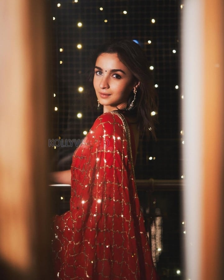Radiant Beauty Alia Bhatt in a Red Manish Malhotra Lehenga Photos 04