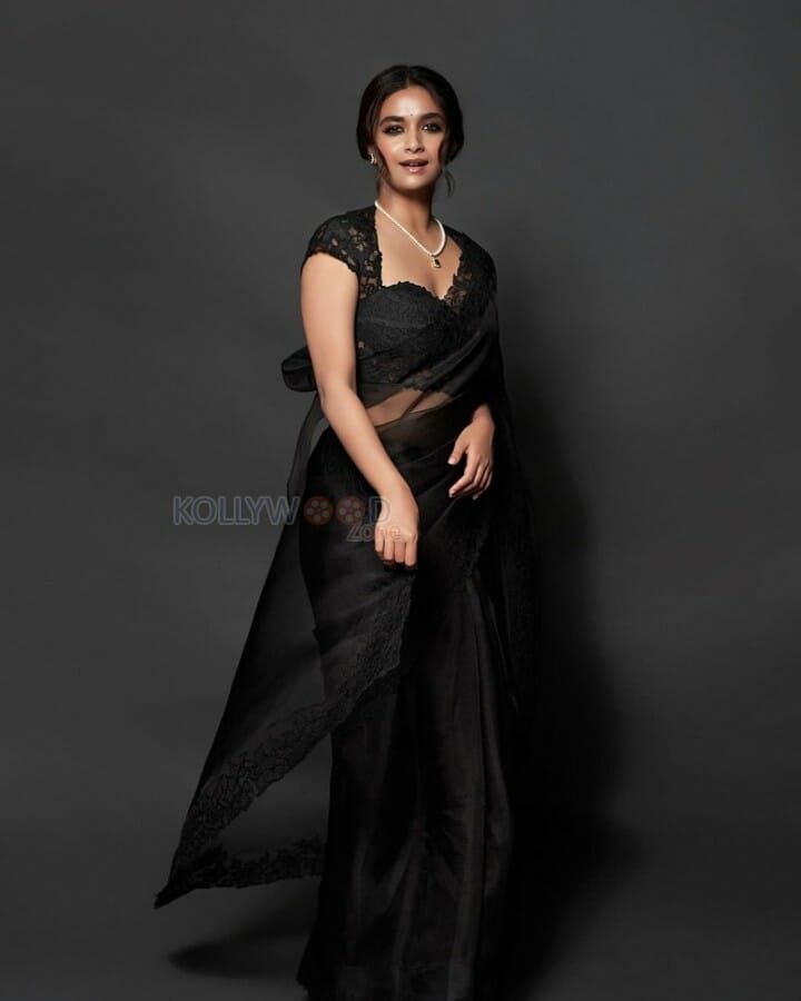 Raghu Thatha Actress Keerthy Suresh Sexy Black Saree Photos 04
