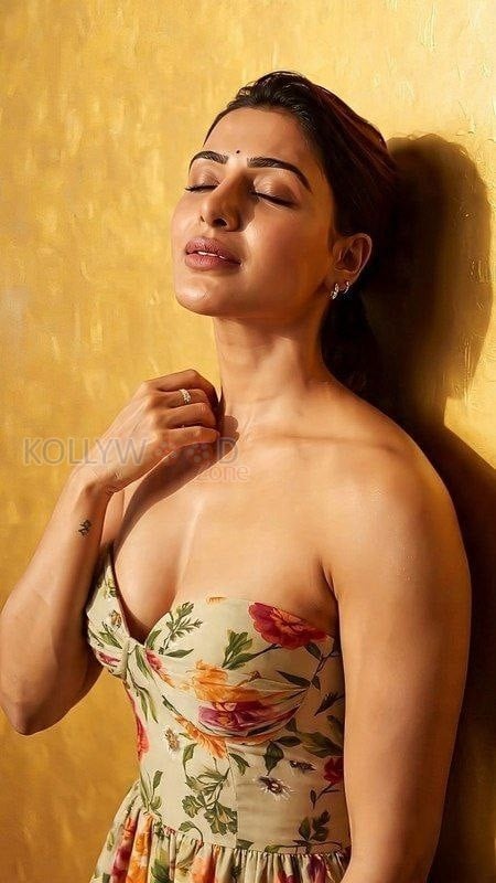 Rakt Brahmand The Bloody Kingdom Actress Samantha Ruth Prabhu Sexy in a Strapless Outfit Photos 01