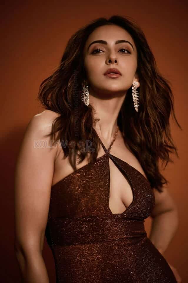 Rakul Preet Singh Satin Side Cleavage Photo 01