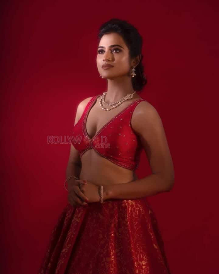 Ramya Pandian Bold and Sexy Photos 09