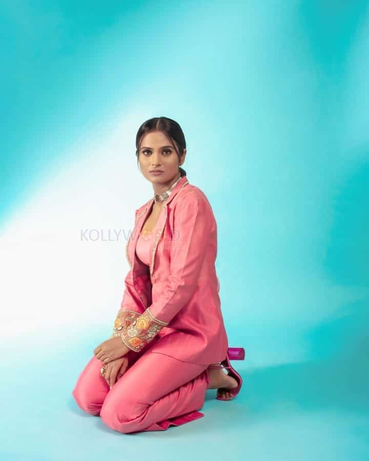 Ramya Pandian in a Pink Suit Photoshoot Pictures 02