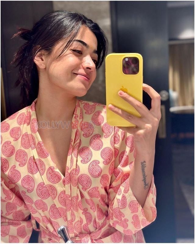 Rashmika Mandanna Mirror Selfie Pictures 02