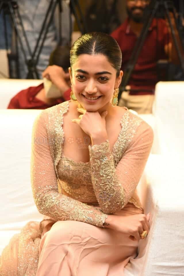 Rashmika Mandanna at Pushpa Movie Pre Release Interview Photos 04