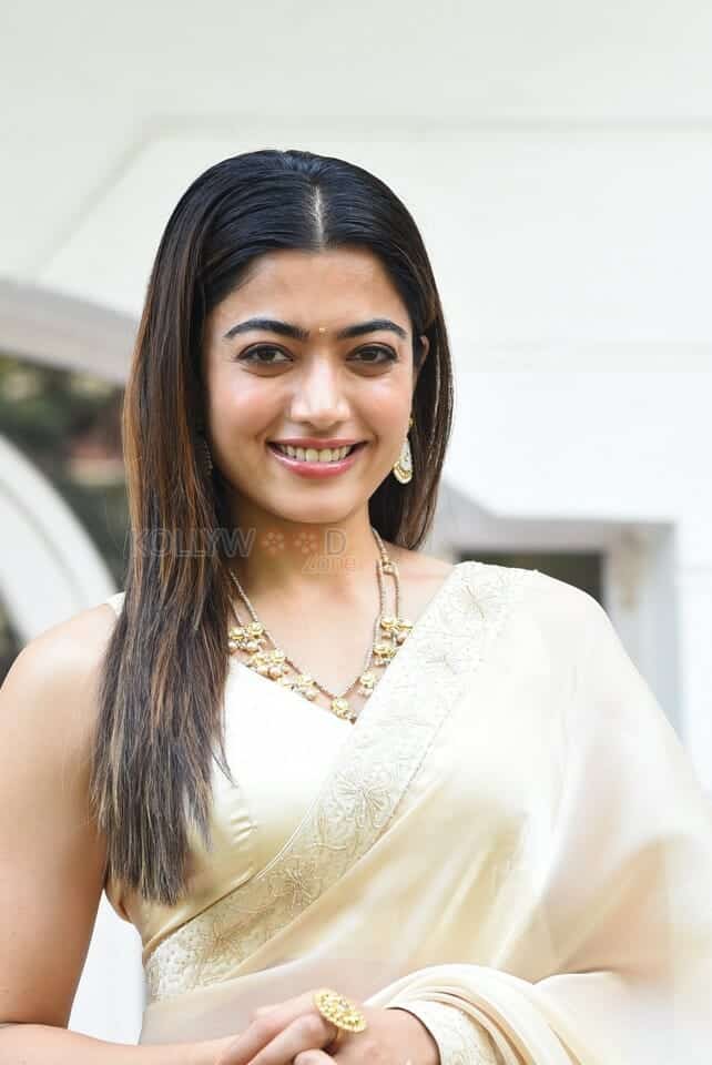 Rashmika Mandanna at Pushpa Movie Pre Release Interview Photos 08