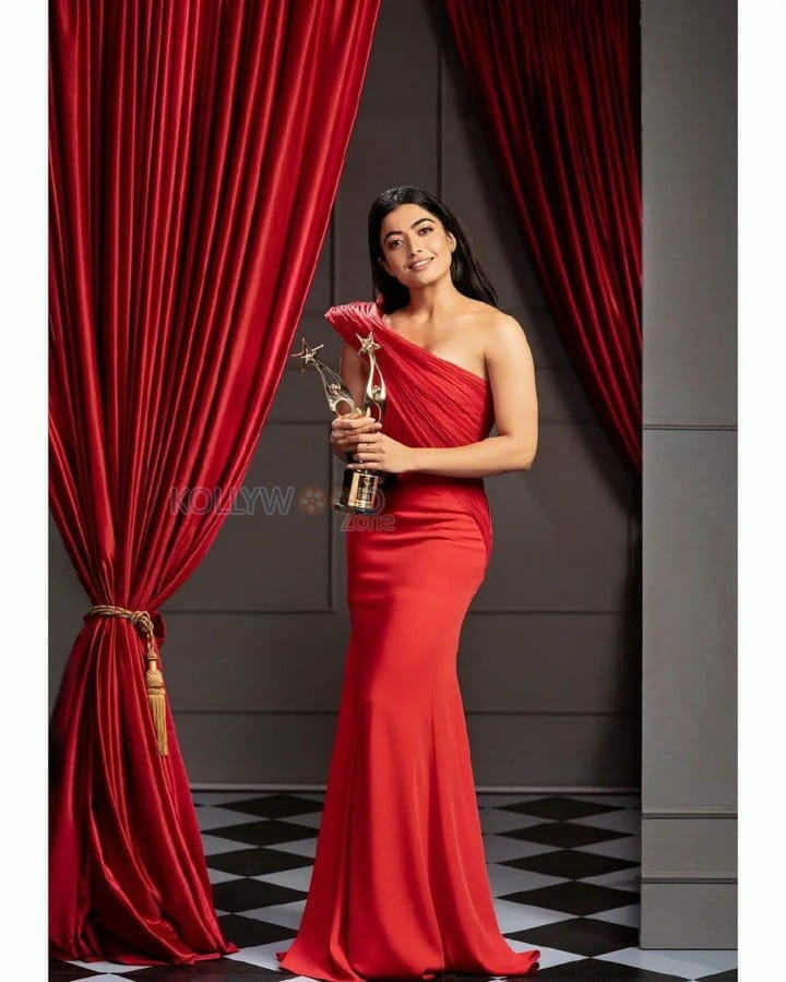 Red Hot Rashmika Mandanna Award Photos 01