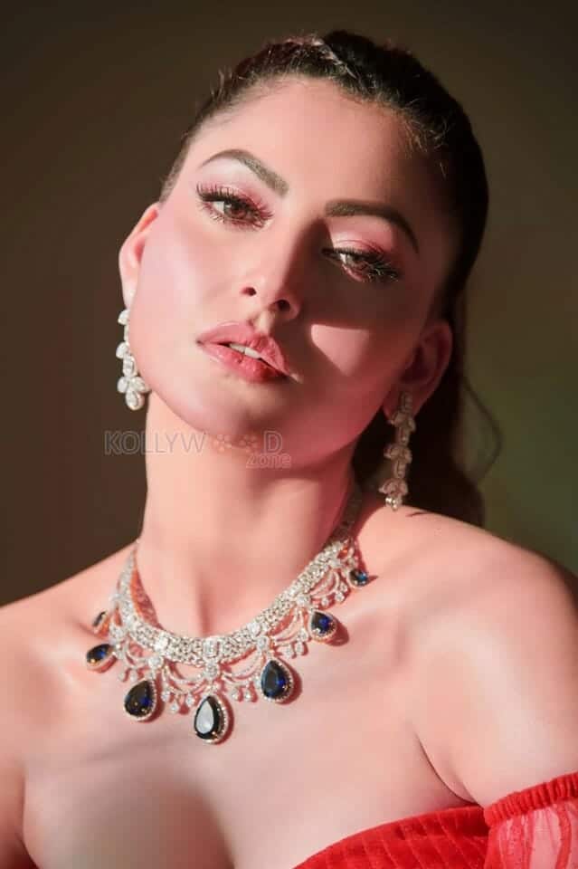 Red Hot Urvashi Rautela Stills 01