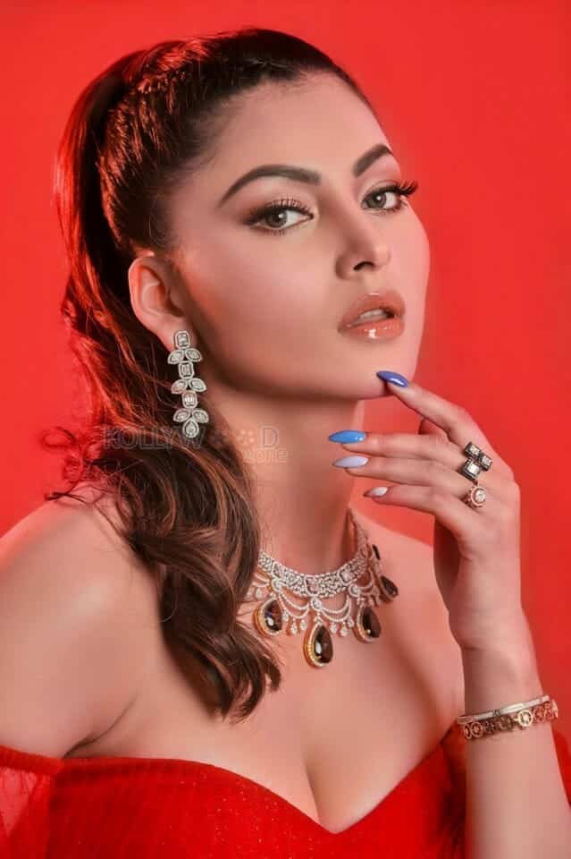 Red Hot Urvashi Rautela Stills 02
